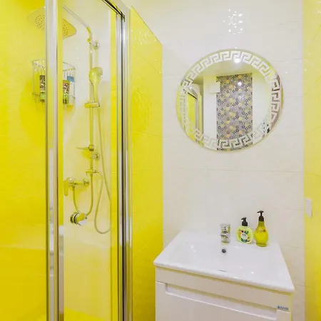 Апартаменты Sunny On Yulii Zdanovskoi St 36b