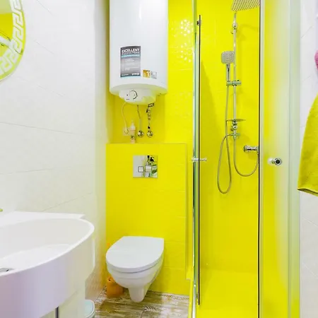 Апартаменты Sunny On Yulii Zdanovskoi St 36b