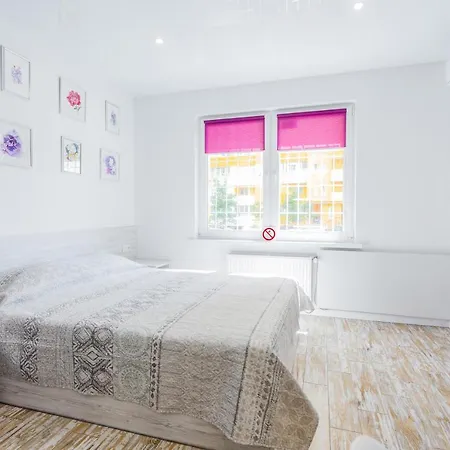 Апартаменты Sunny On Yulii Zdanovskoi St 36b *